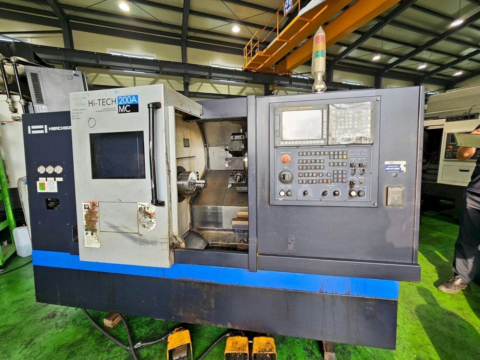 Koneen  HWACHEON Hi-Tech 200A MC etunäkymä