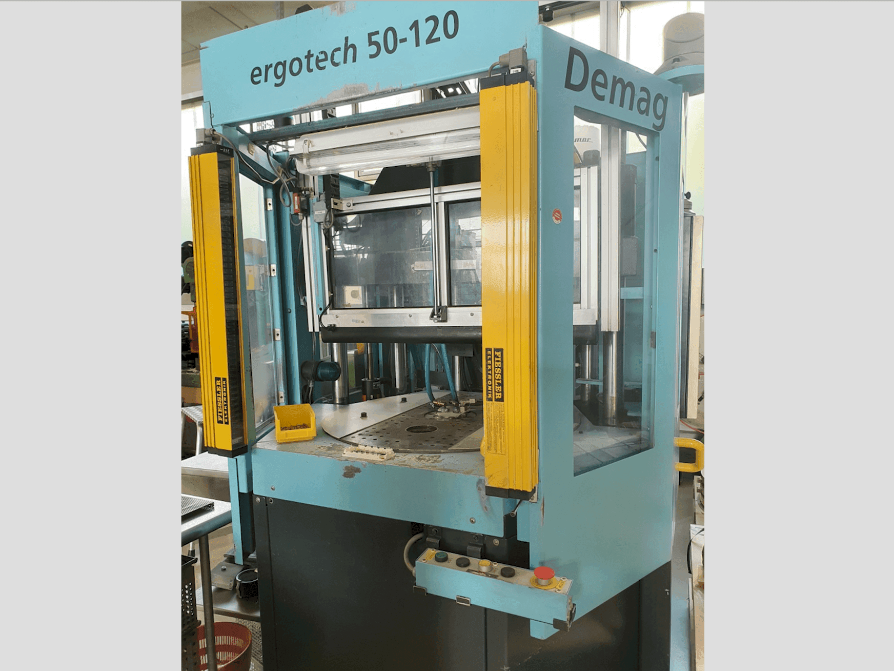 Koneen  DEMAG Ergotech 50-120 etunäkymä