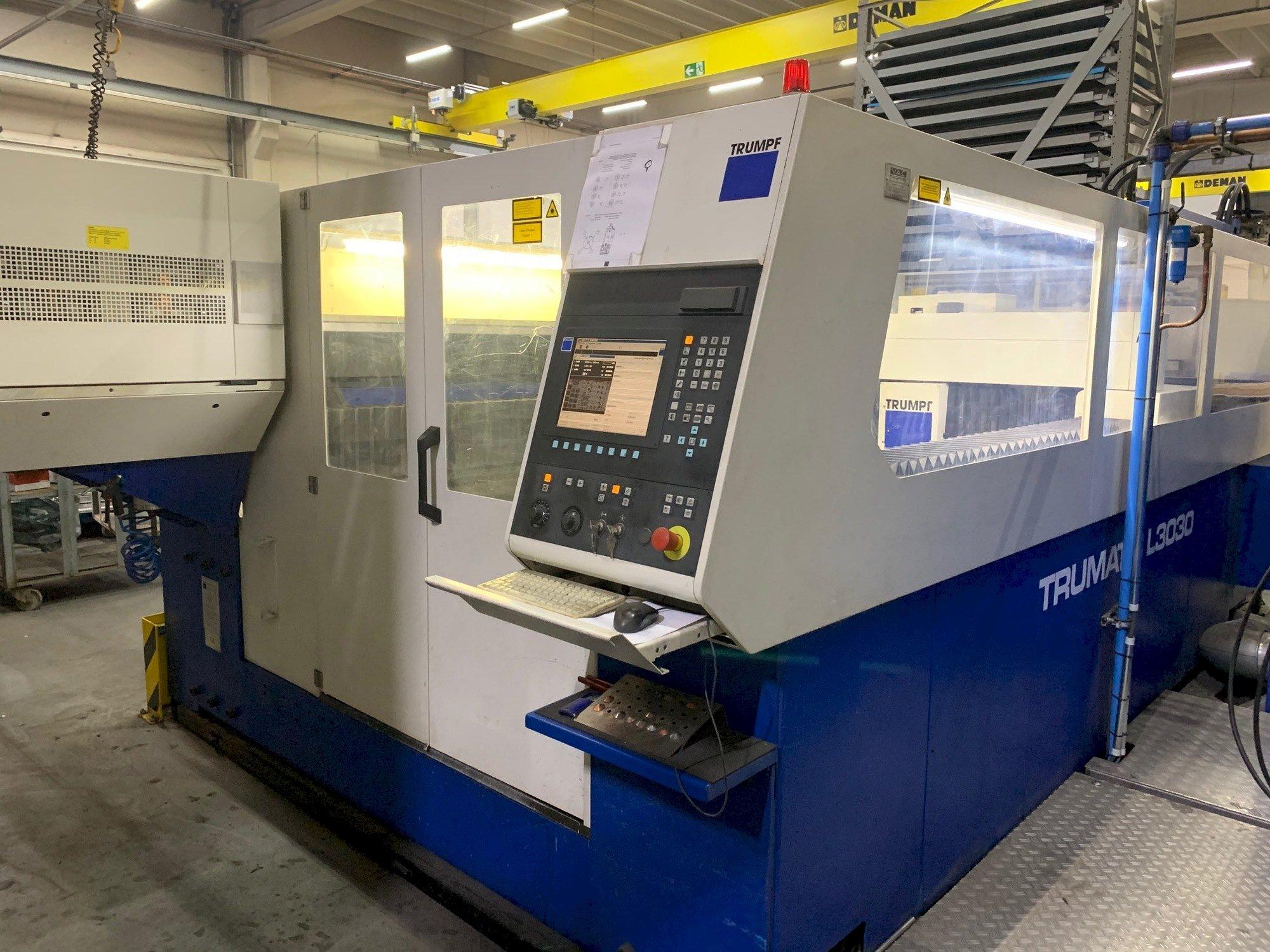 Koneen  Trumpf Trumatic L3030 4kW + Liftmaster etunäkymä