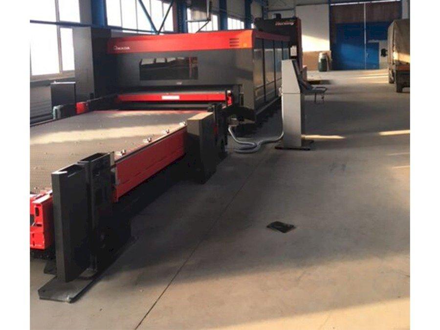 Koneen  AMADA FO-4222 M2 NT etunäkymä