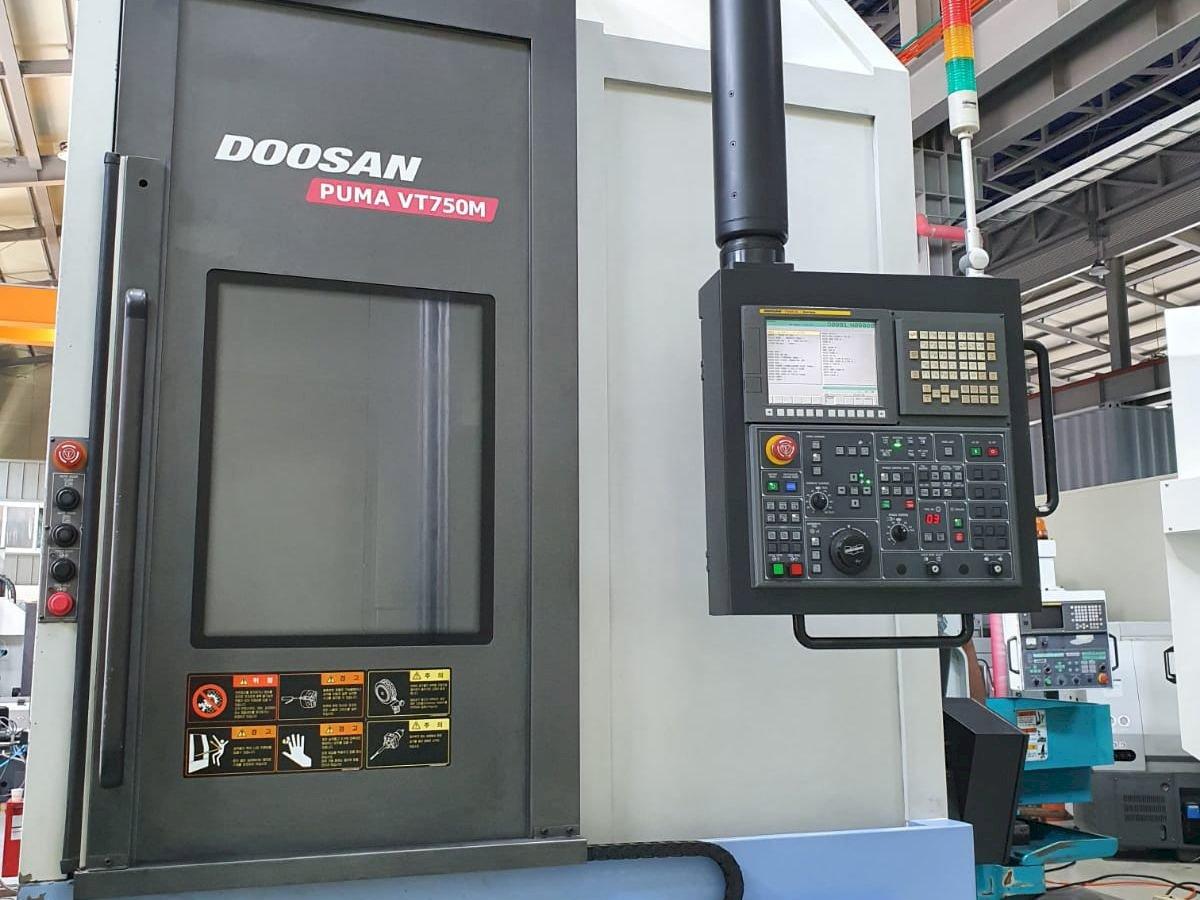 Koneen  Doosan Puma VT750M etunäkymä