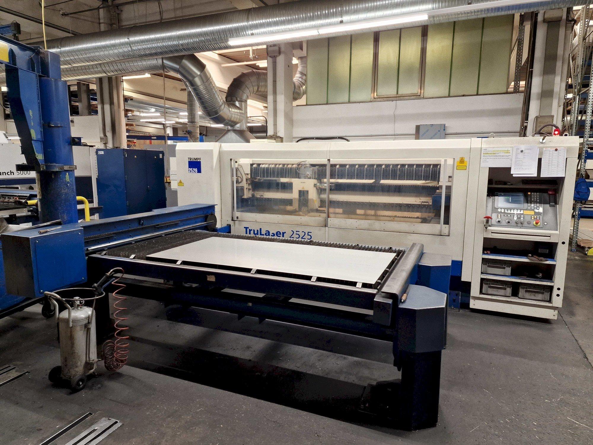 Koneen  Trumpf TruLaser 2525 4kW etunäkymä