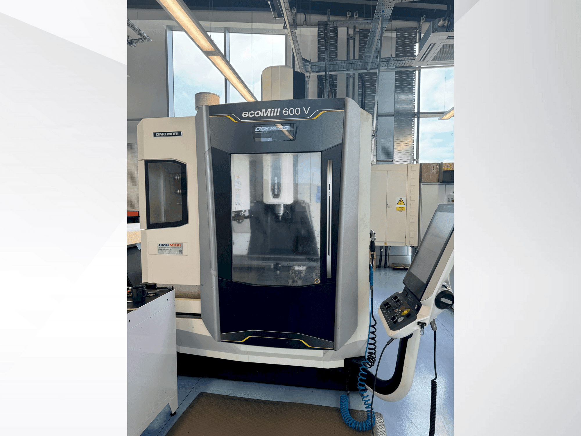 Koneen  DMG MORI ecoMILL 600V etunäkymä