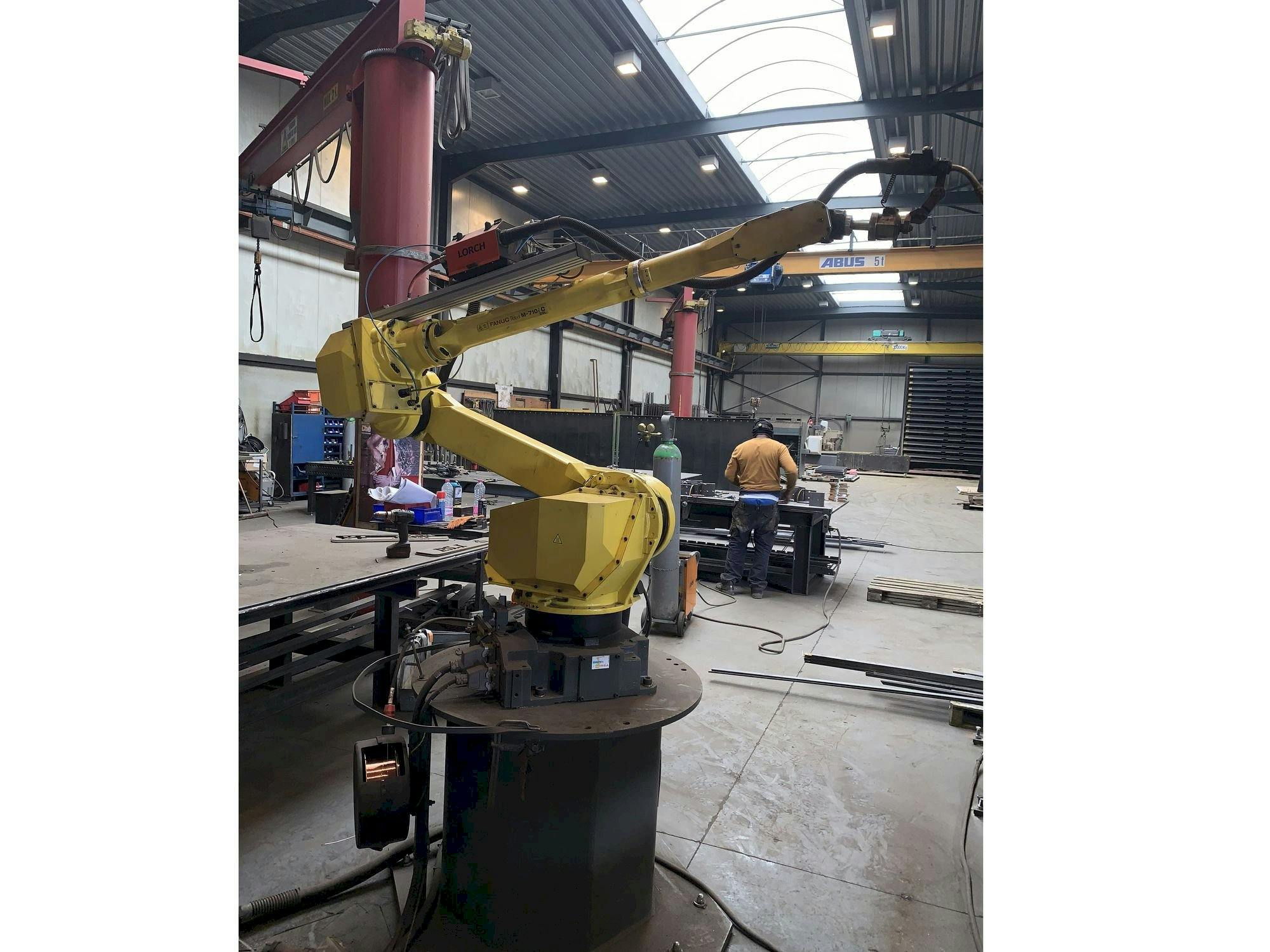 Koneen  FANUC M-710 iC 20L etunäkymä