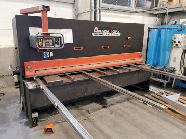 Koneen  AMADA GPX 1230 etunäkymä