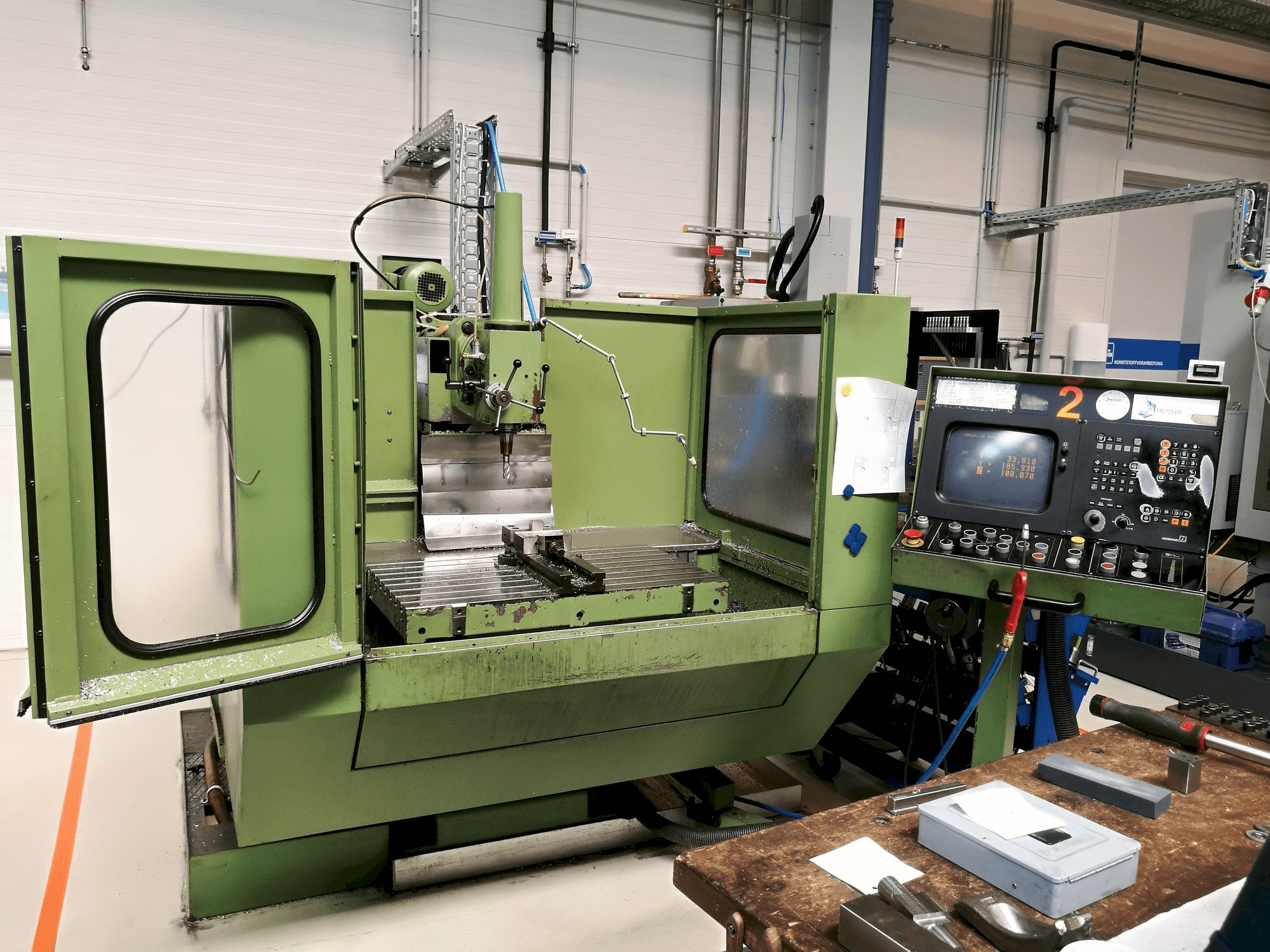 Koneen MIKRON WF 31 etunäkymä